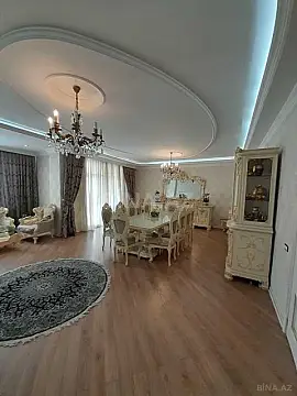 Satılır 4 otaqlı mənzil 205 m²