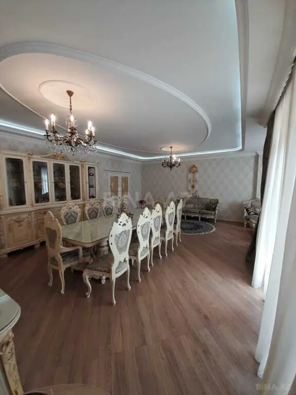 Satılır 4 otaqlı mənzil 205 m²