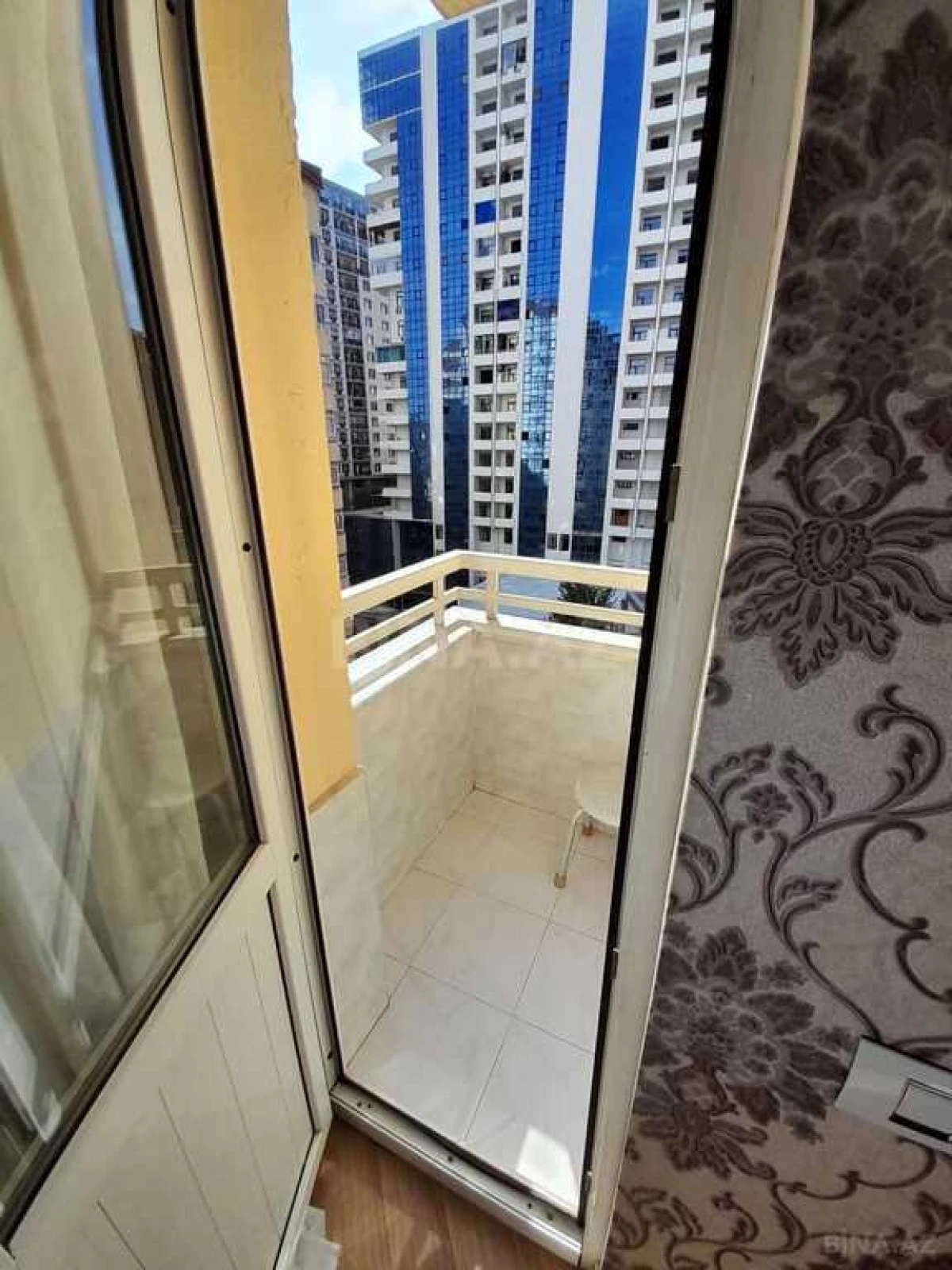 Satılır 4 otaqlı mənzil 205 m²