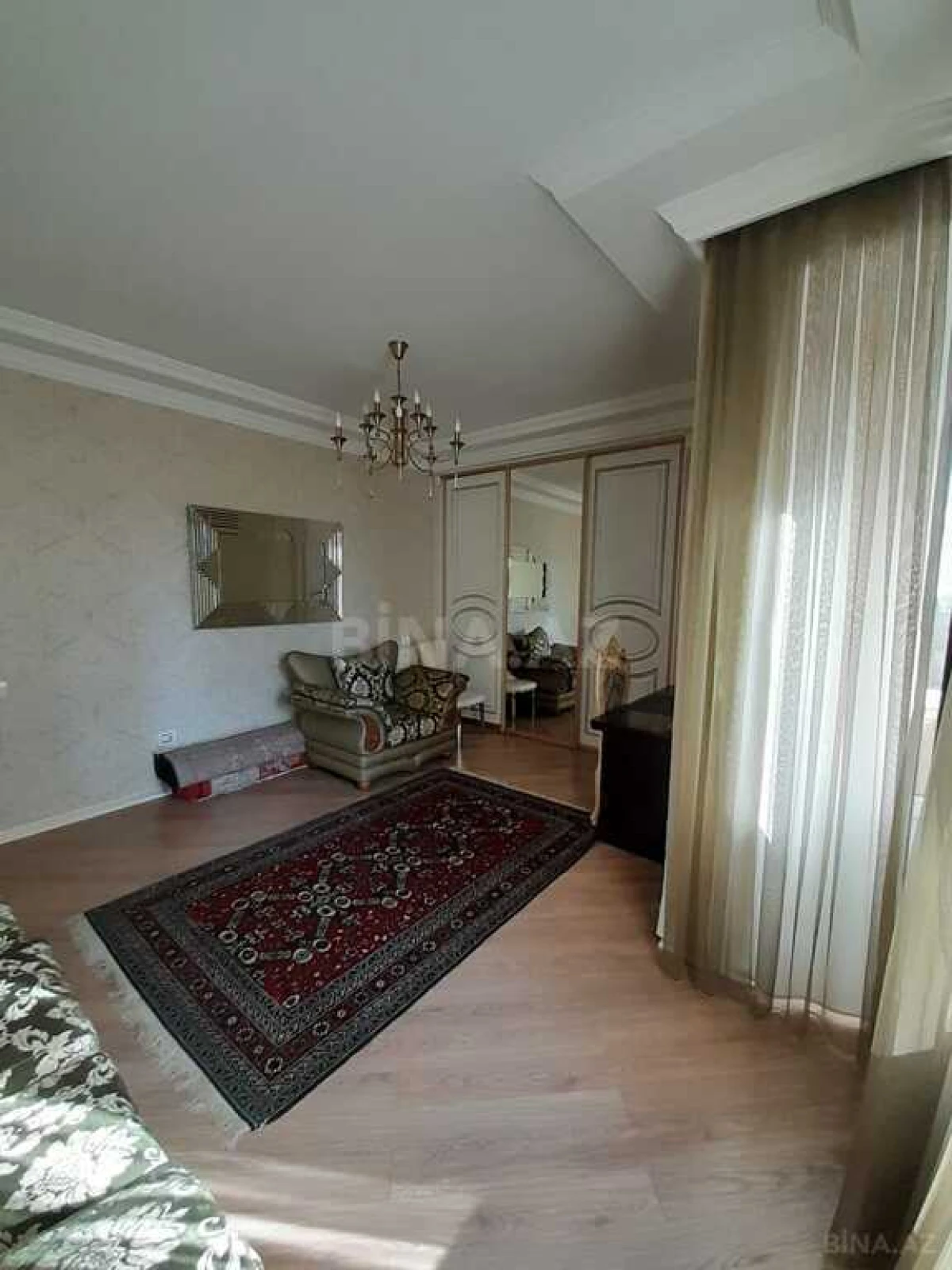 Satılır 4 otaqlı mənzil 205 m²