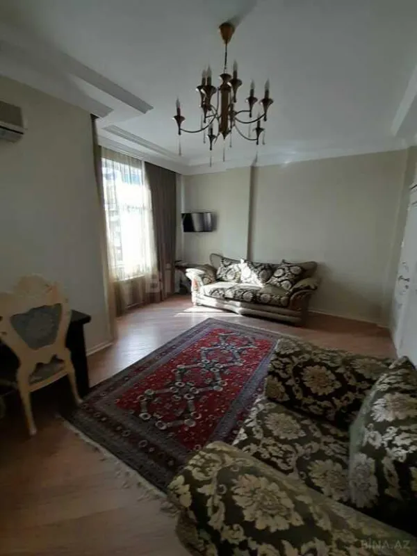 Satılır 4 otaqlı mənzil 205 m²