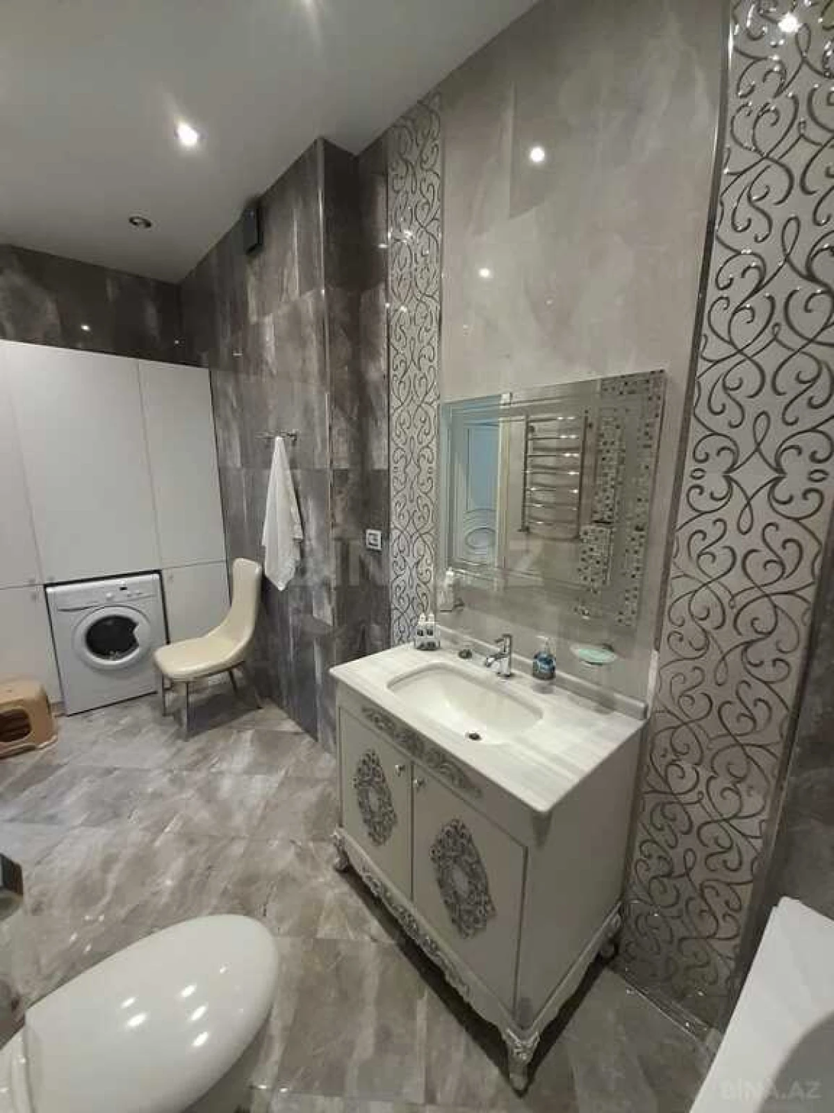 Satılır 4 otaqlı mənzil 205 m²
