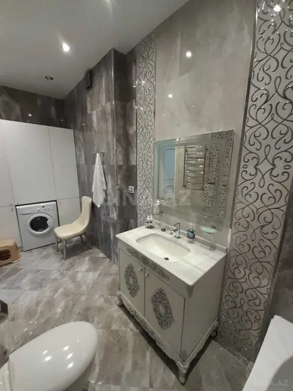 Satılır 4 otaqlı mənzil 205 m²