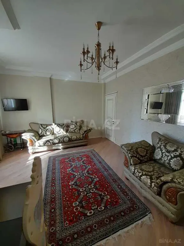 Satılır 4 otaqlı mənzil 205 m²