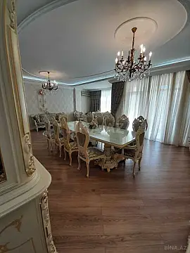 Satılır 4 otaqlı mənzil 205 m²