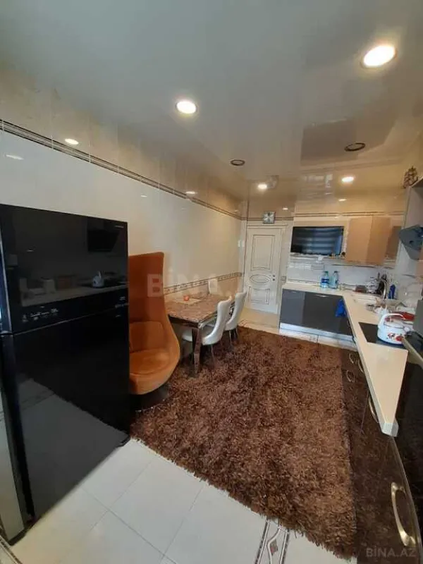 Satılır 4 otaqlı mənzil 205 m²