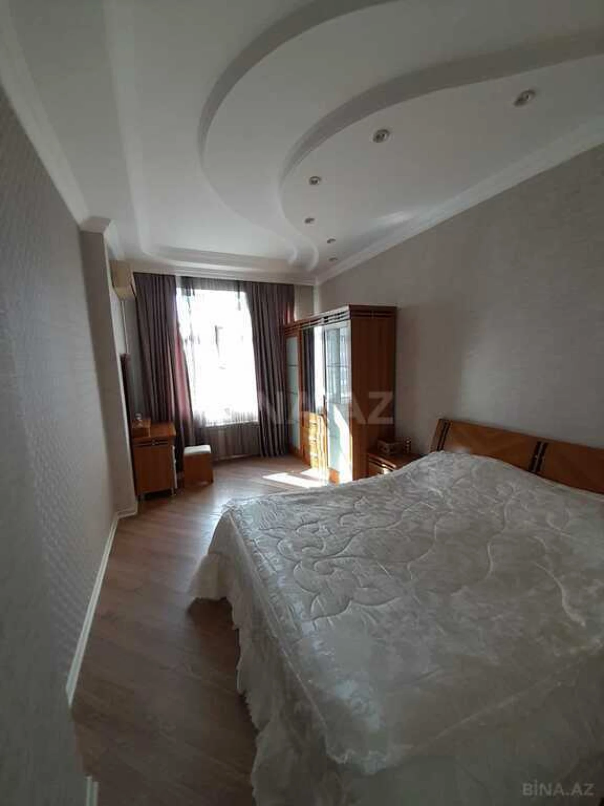 Satılır 4 otaqlı mənzil 205 m²