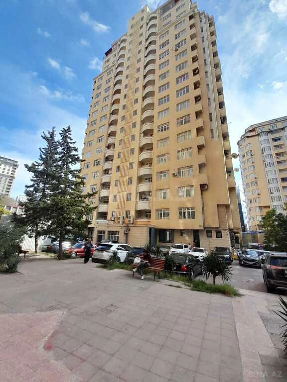 Satılır 4 otaqlı mənzil 205 m²