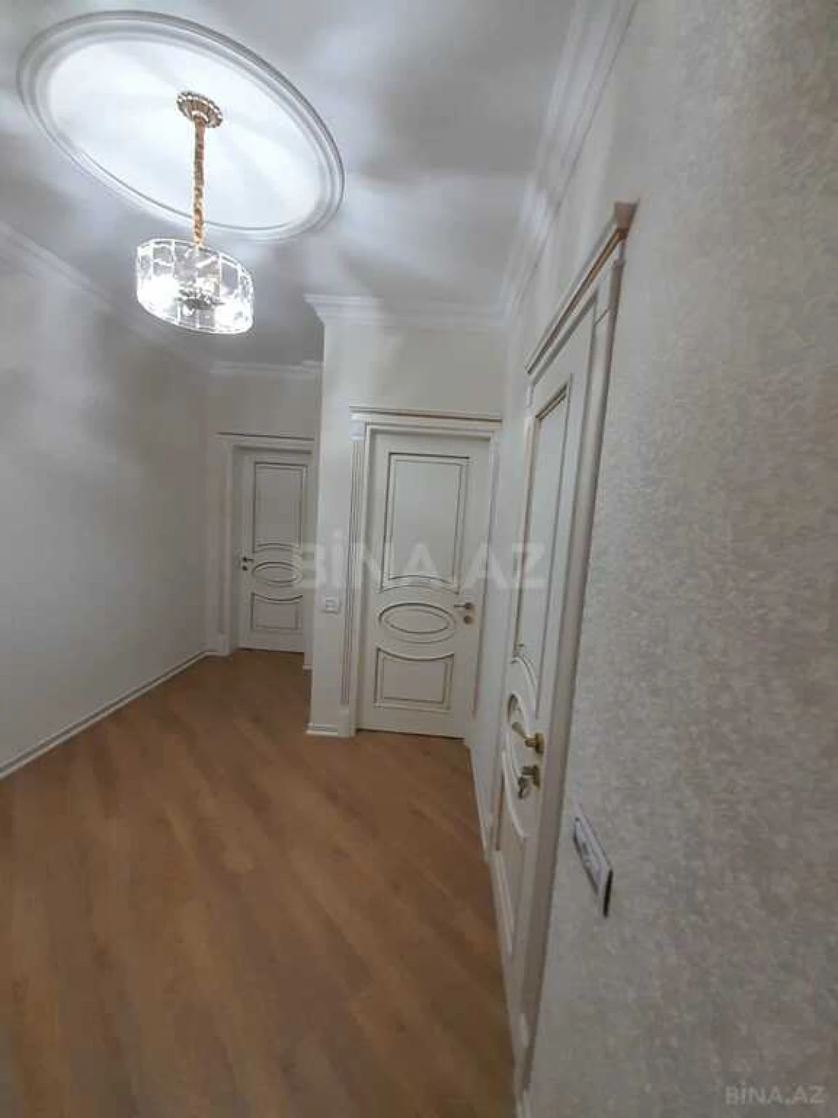 Satılır 4 otaqlı mənzil 205 m²