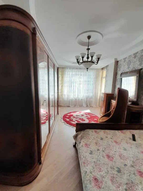 Satılır 4 otaqlı mənzil 205 m²