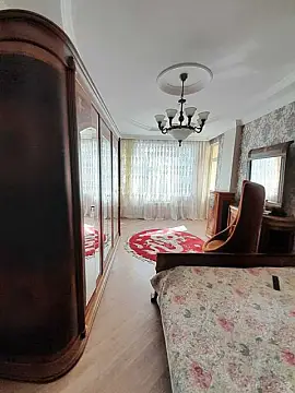 Satılır 4 otaqlı mənzil 205 m²