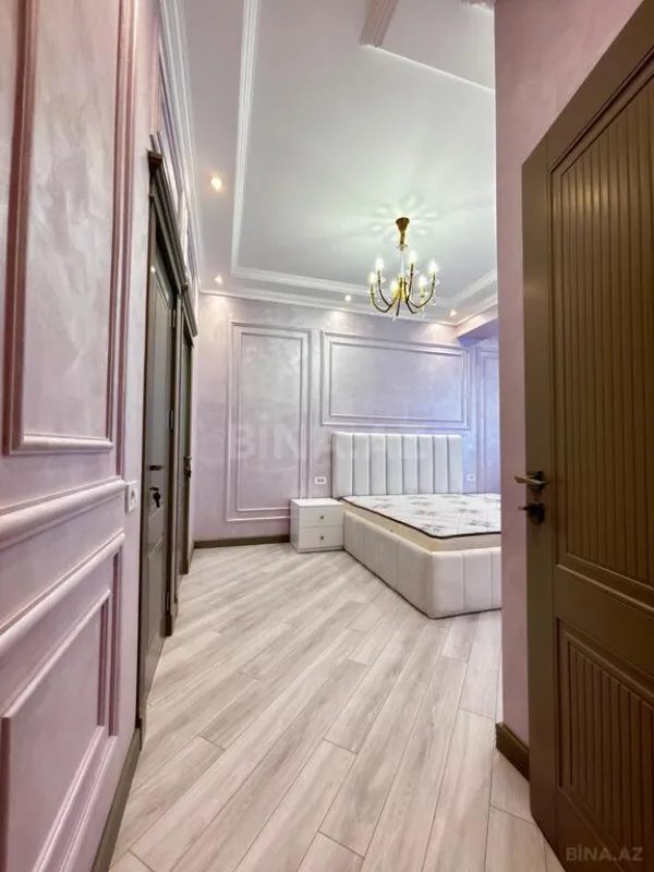 Satılır 4 otaqlı mənzil 165.7 m²