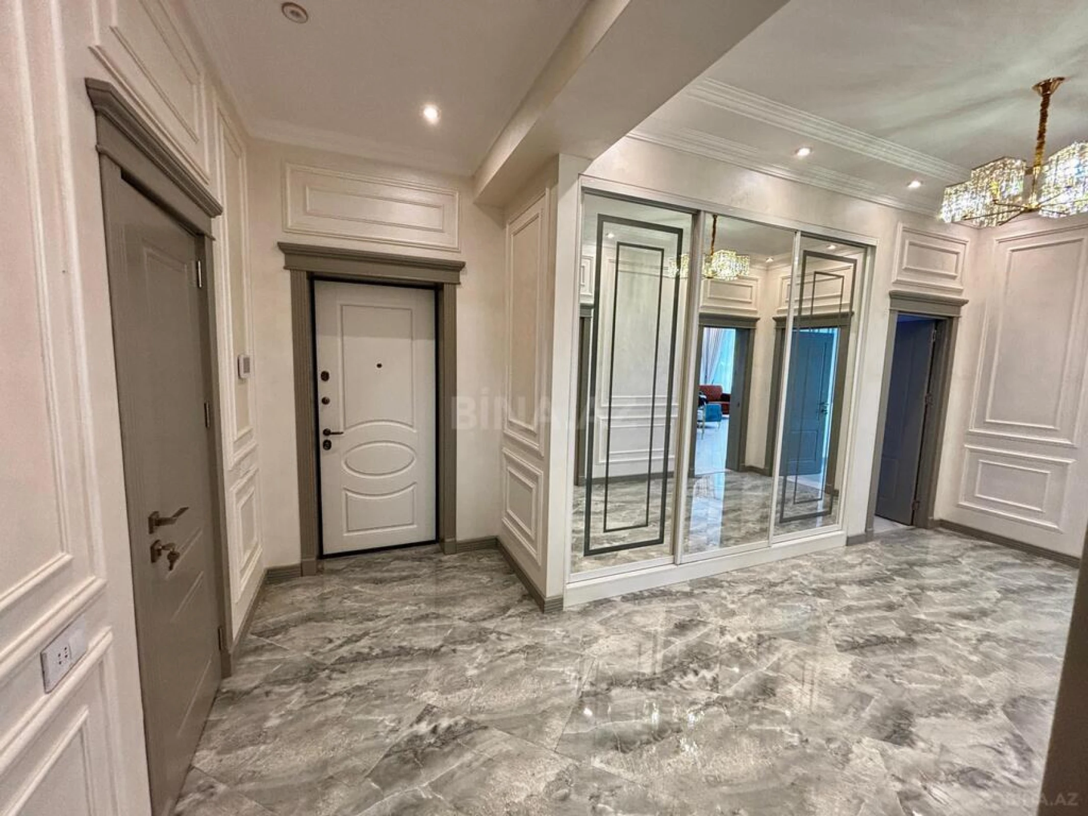 Satılır 4 otaqlı mənzil 165.7 m²