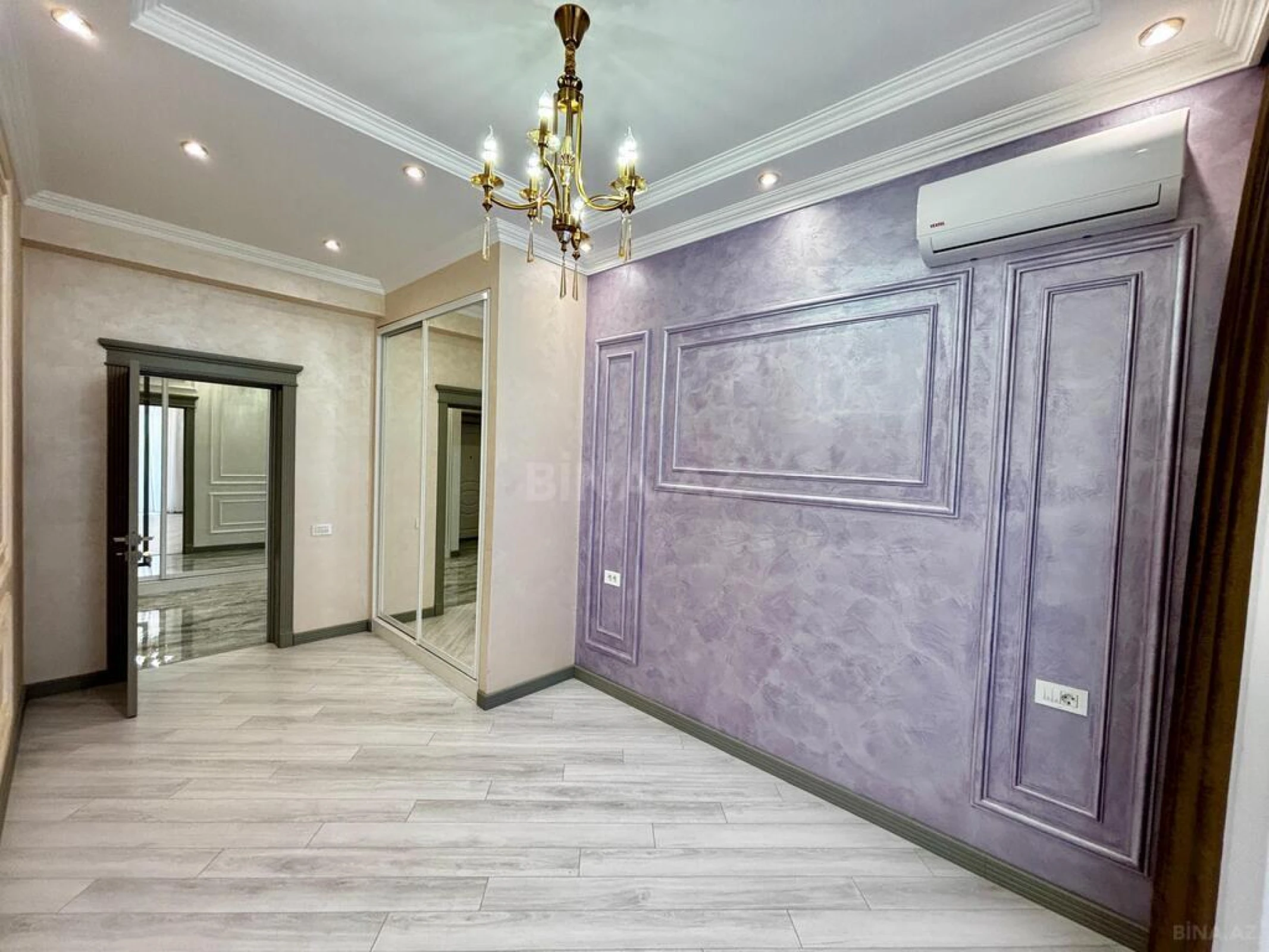 Satılır 4 otaqlı mənzil 165.7 m²