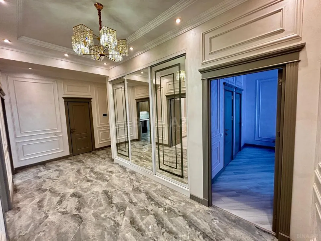 Satılır 4 otaqlı mənzil 165.7 m²
