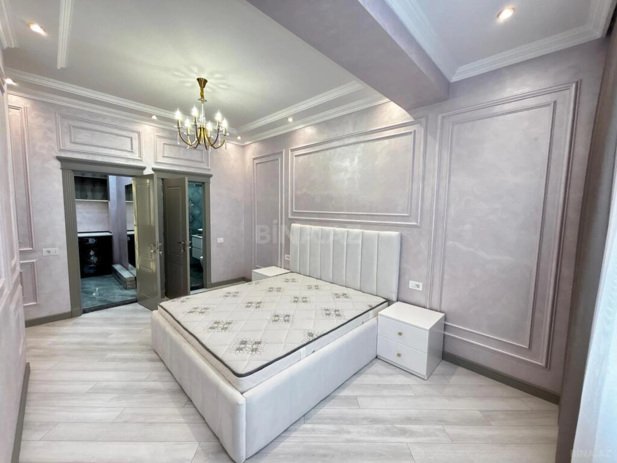 Satılır 4 otaqlı mənzil 165.7 m²