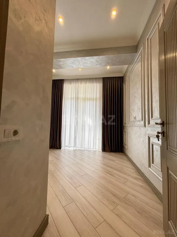 Satılır 4 otaqlı mənzil 165.7 m²