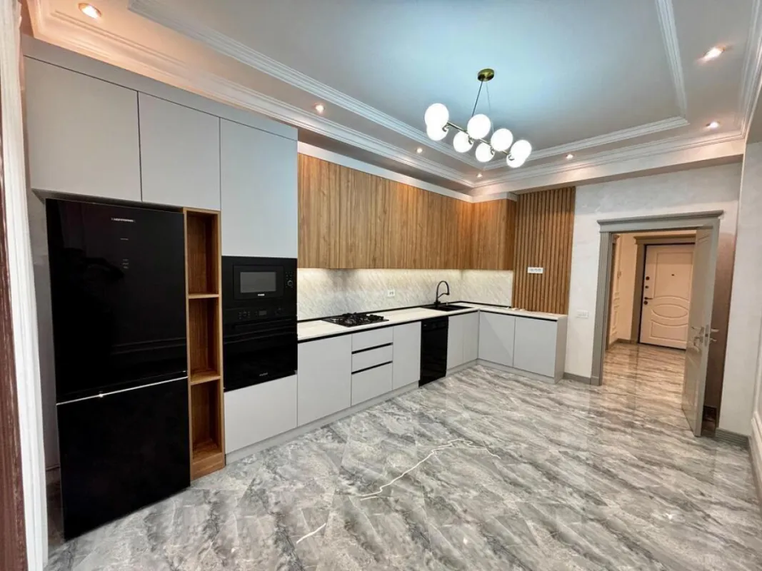 Satılır 4 otaqlı mənzil 165.7 m²