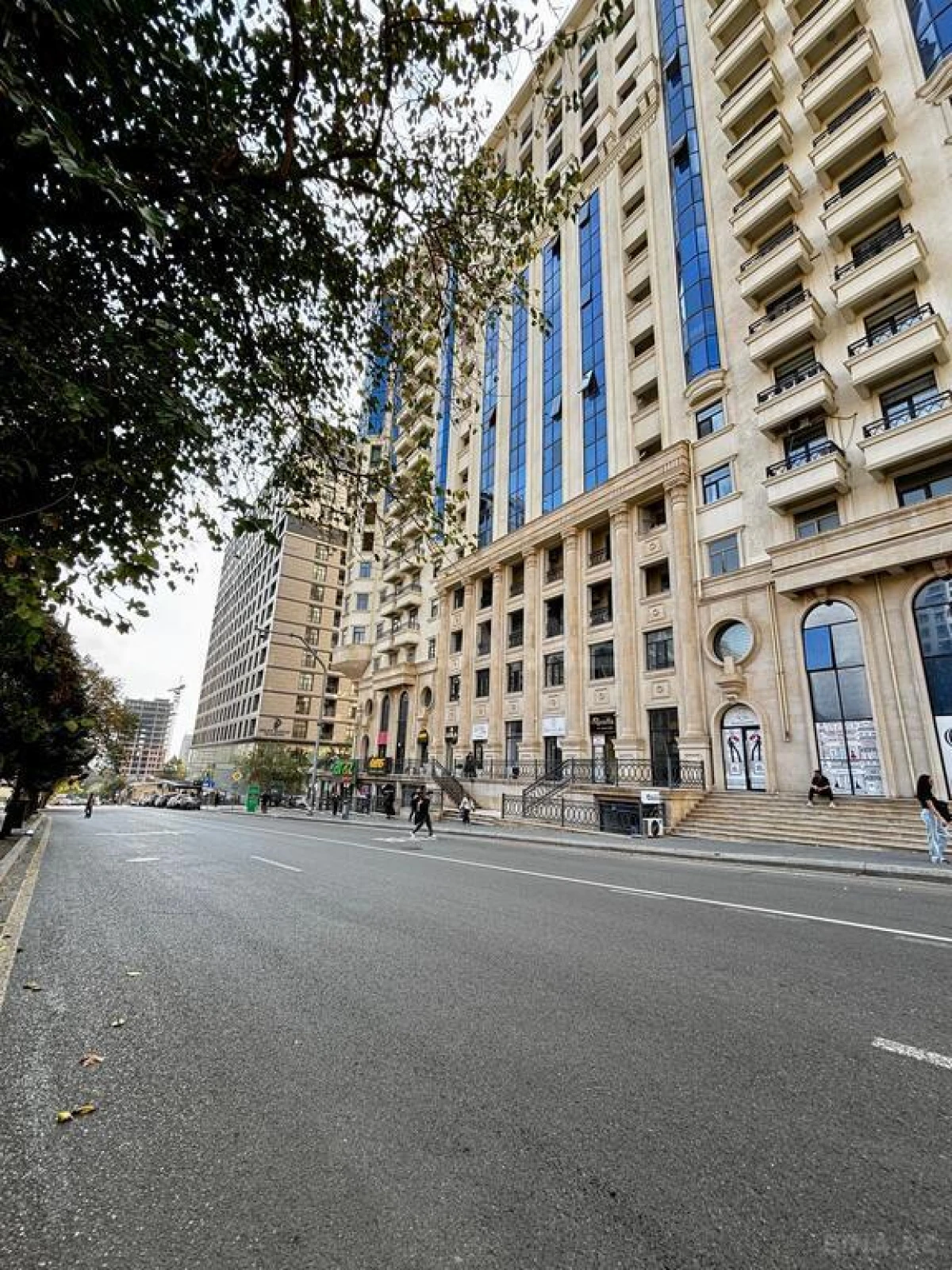 Satılır 4 otaqlı mənzil 165.7 m²