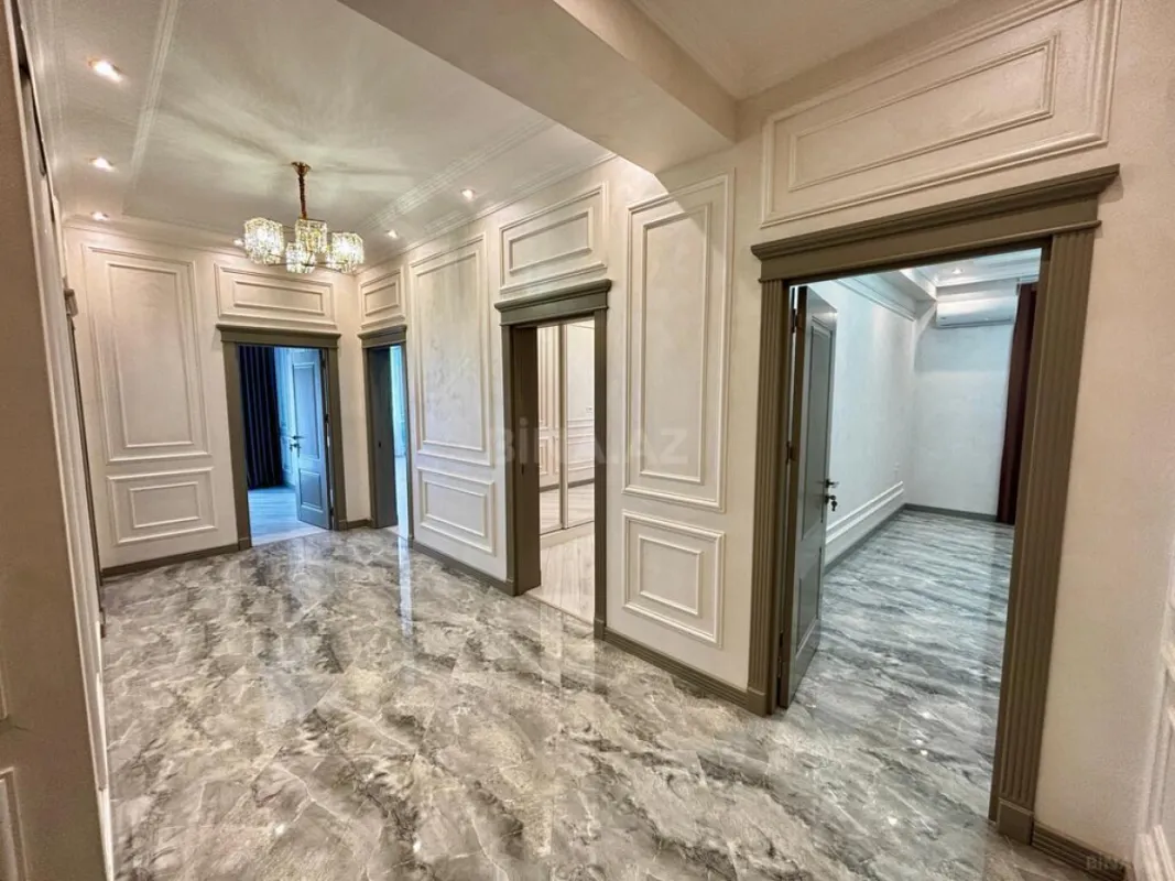 Satılır 4 otaqlı mənzil 165.7 m²