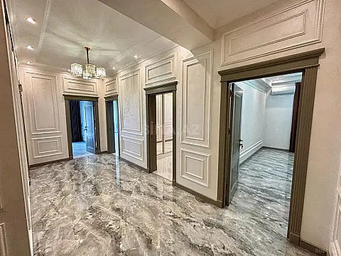 Satılır 4 otaqlı mənzil 165.7 m²