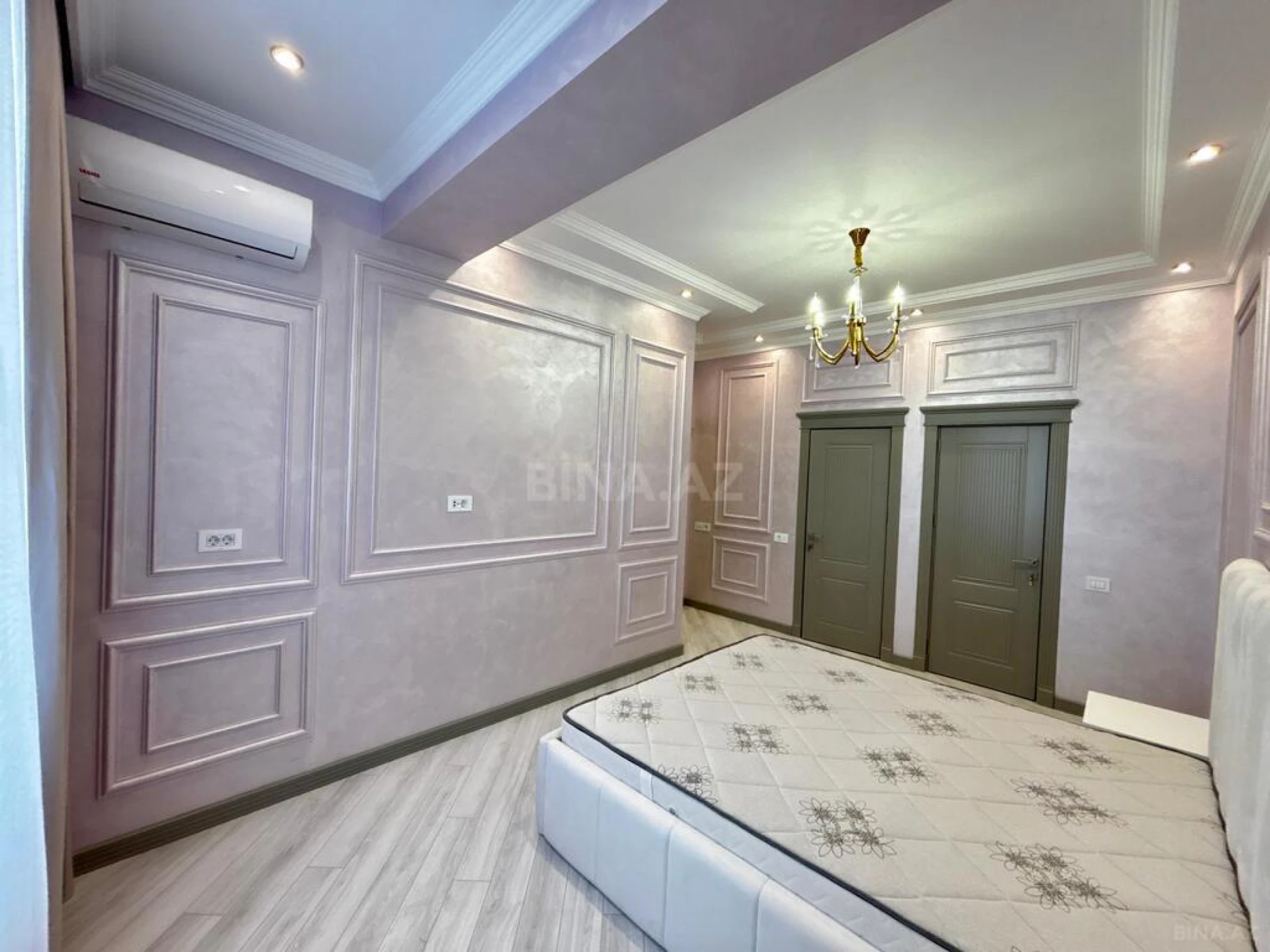 Satılır 4 otaqlı mənzil 165.7 m²