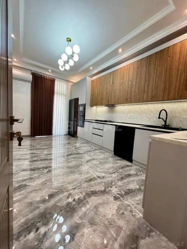 Satılır 4 otaqlı mənzil 165.7 m²