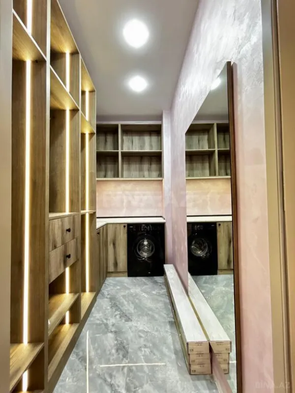 Satılır 4 otaqlı mənzil 165.7 m²