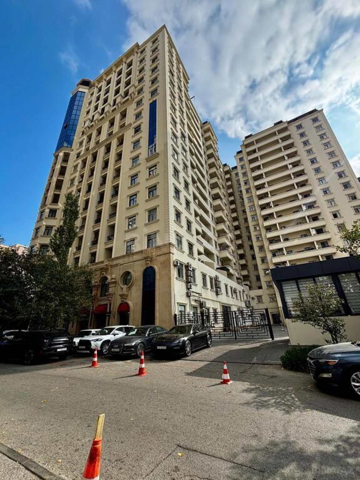 Satılır 4 otaqlı mənzil 165.7 m²