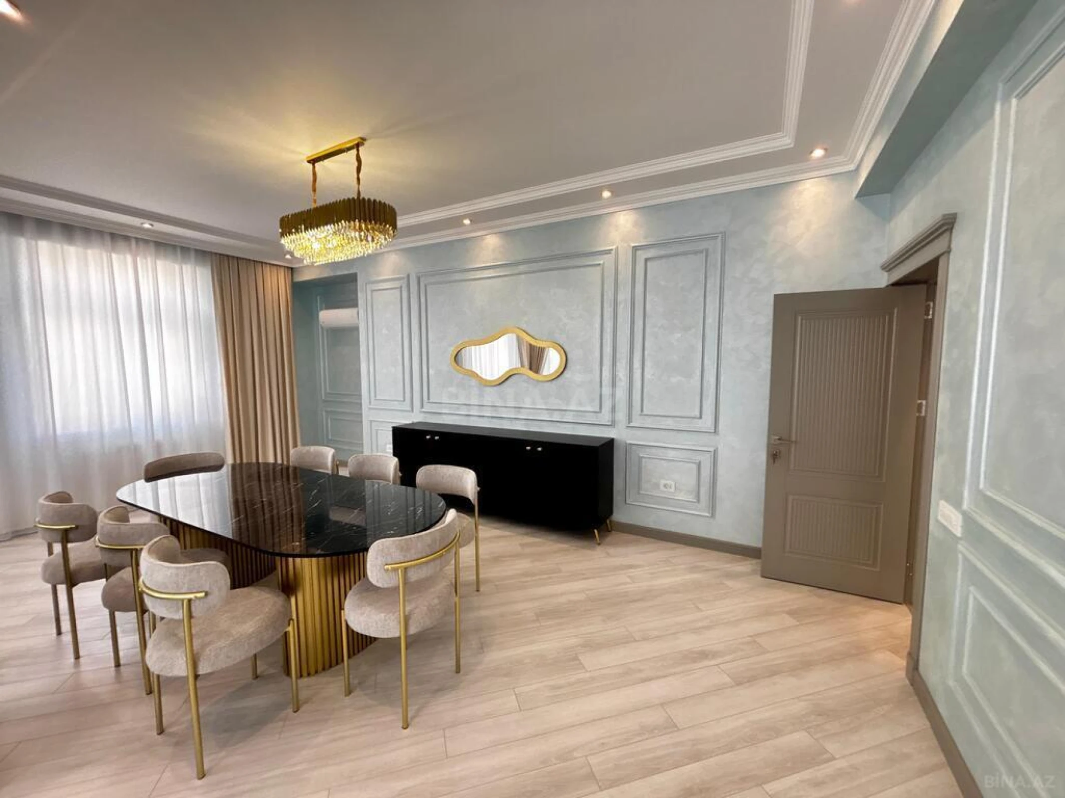 Satılır 4 otaqlı mənzil 165.7 m²
