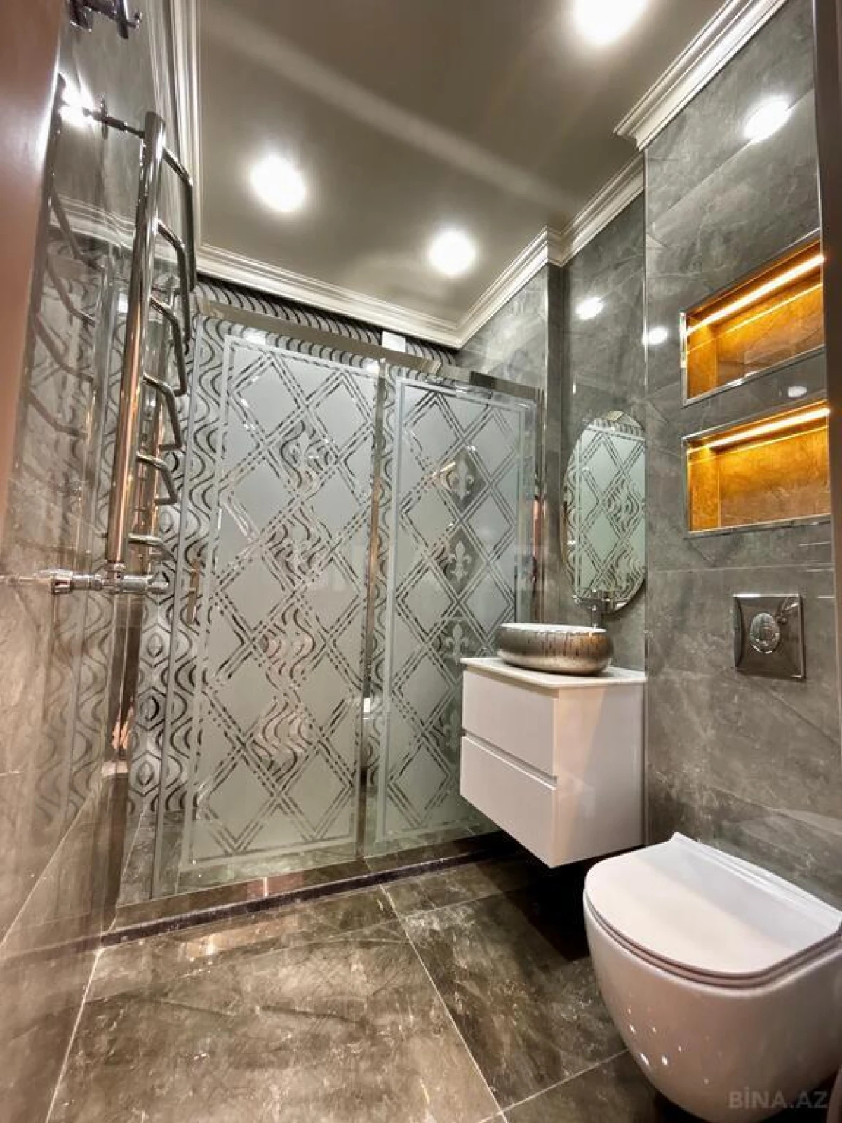 Satılır 4 otaqlı mənzil 165.7 m²