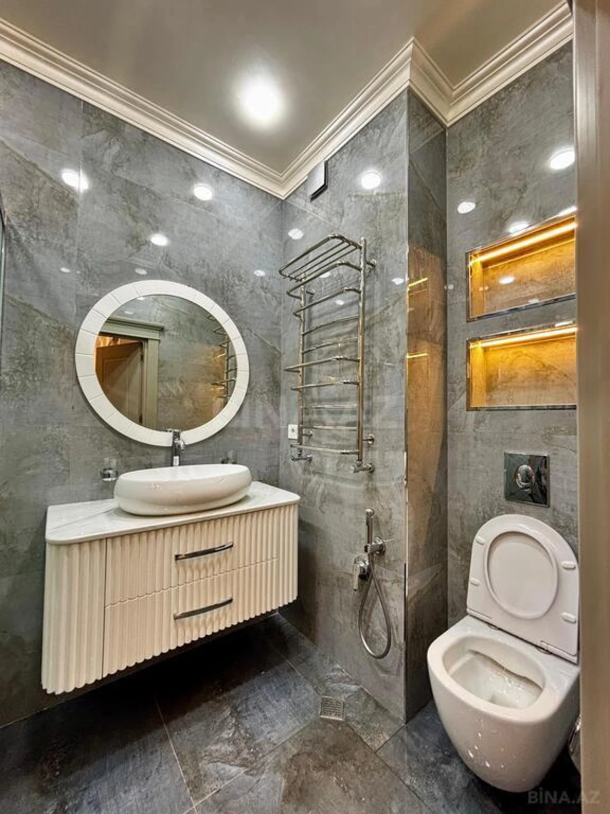 Satılır 4 otaqlı mənzil 165.7 m²