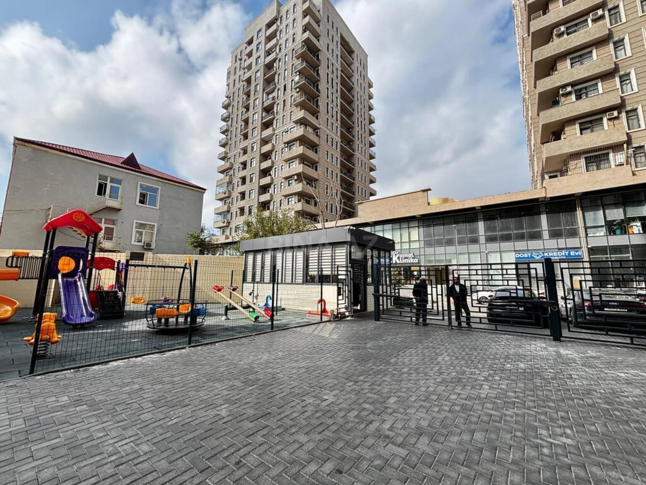 Satılır 4 otaqlı mənzil 165.7 m²
