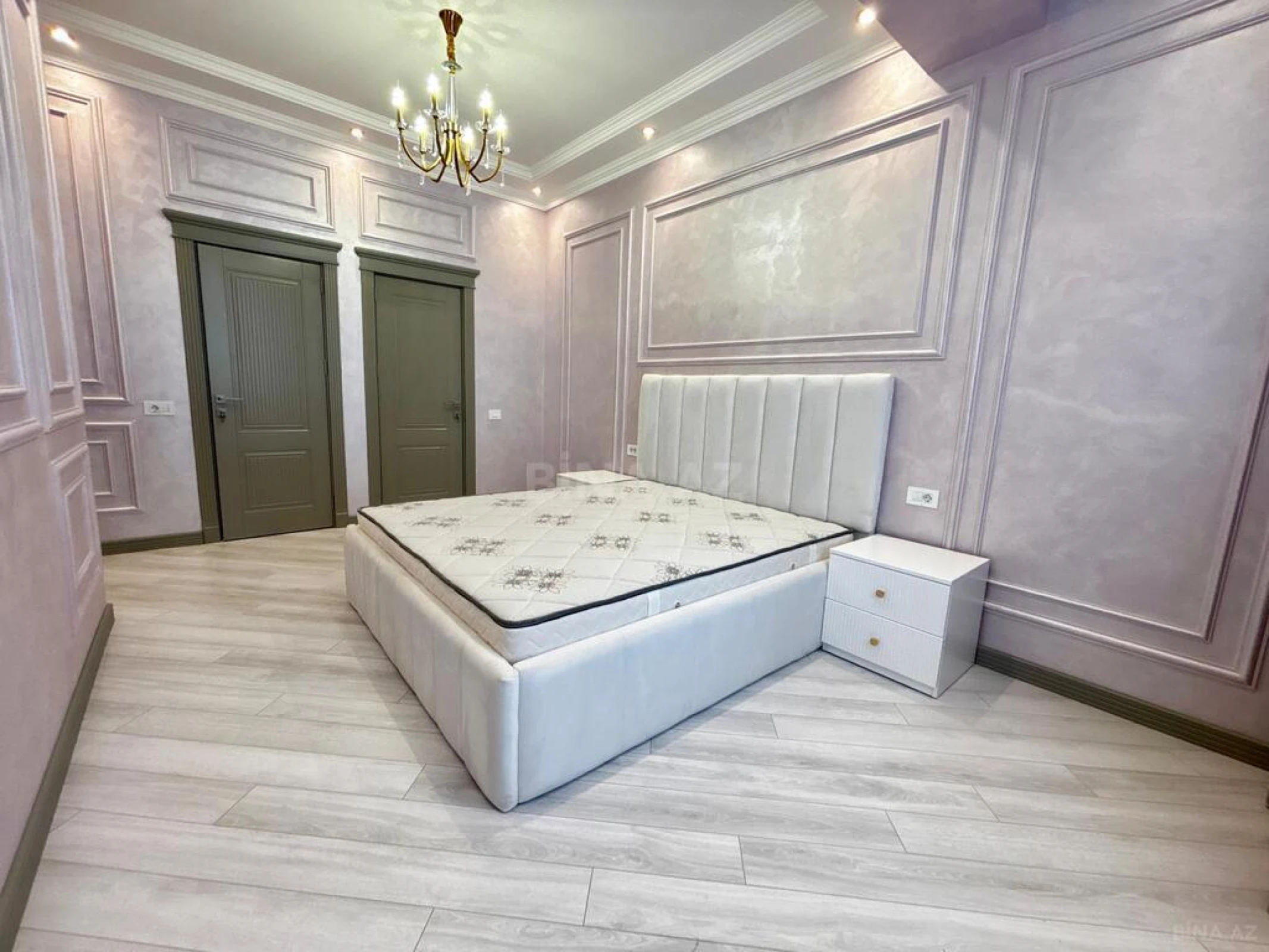 Satılır 4 otaqlı mənzil 165.7 m²