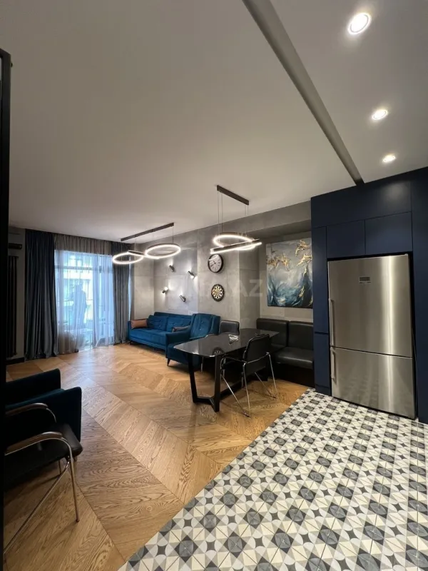 Satılır 4 otaqlı mənzil 147 m²