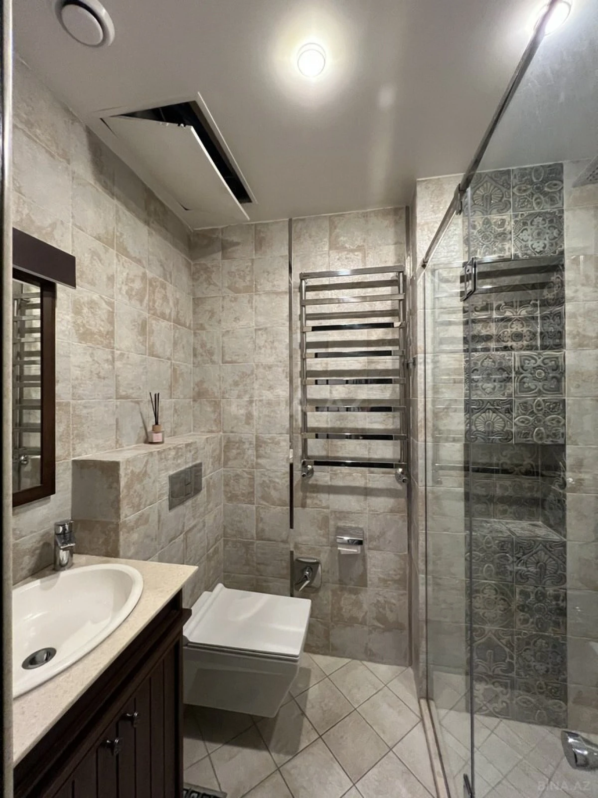 Satılır 4 otaqlı mənzil 147 m²