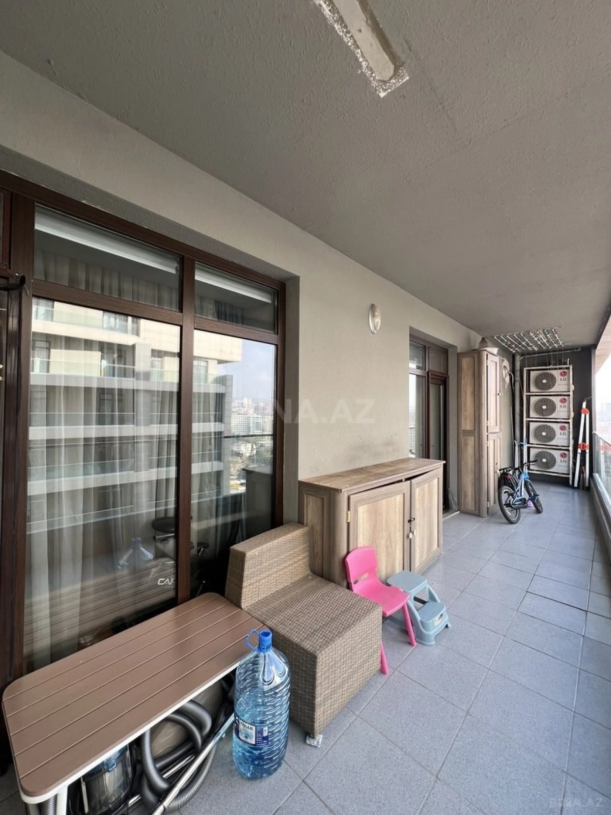 Satılır 4 otaqlı mənzil 147 m²