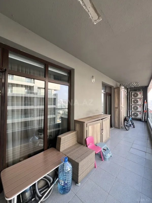 Satılır 4 otaqlı mənzil 147 m²