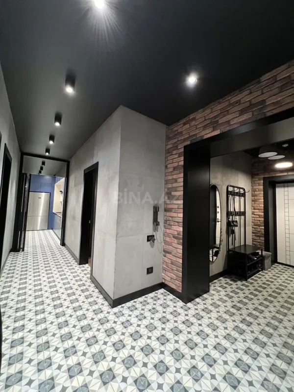 Satılır 4 otaqlı mənzil 147 m²