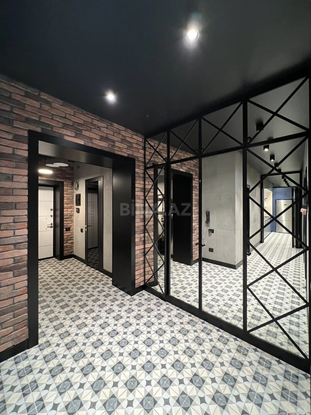 Satılır 4 otaqlı mənzil 147 m²