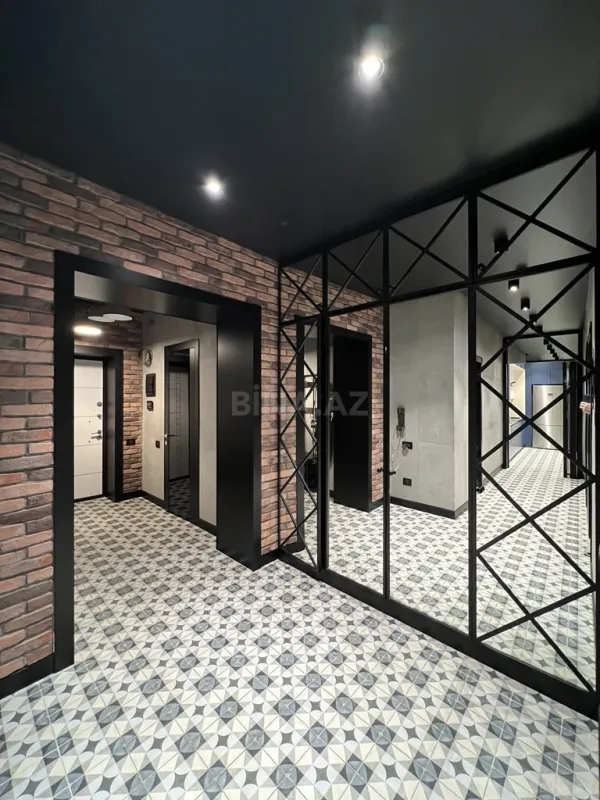 Satılır 4 otaqlı mənzil 147 m²