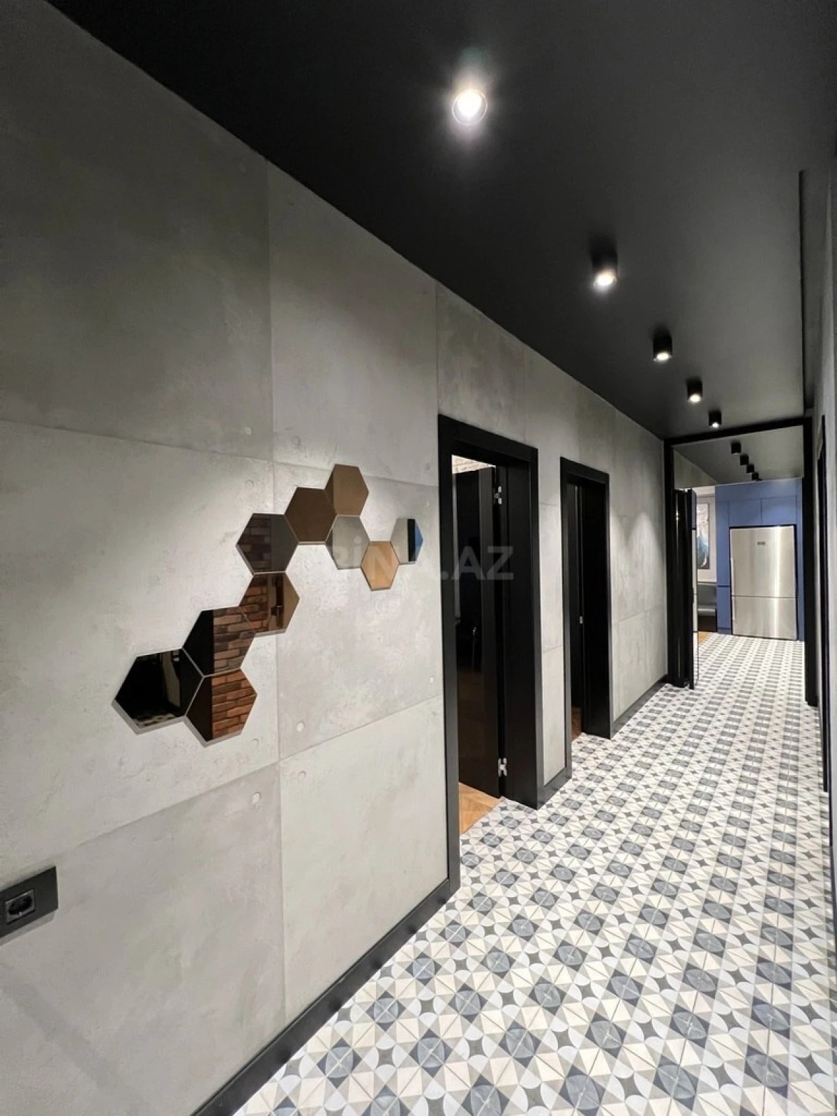 Satılır 4 otaqlı mənzil 147 m²