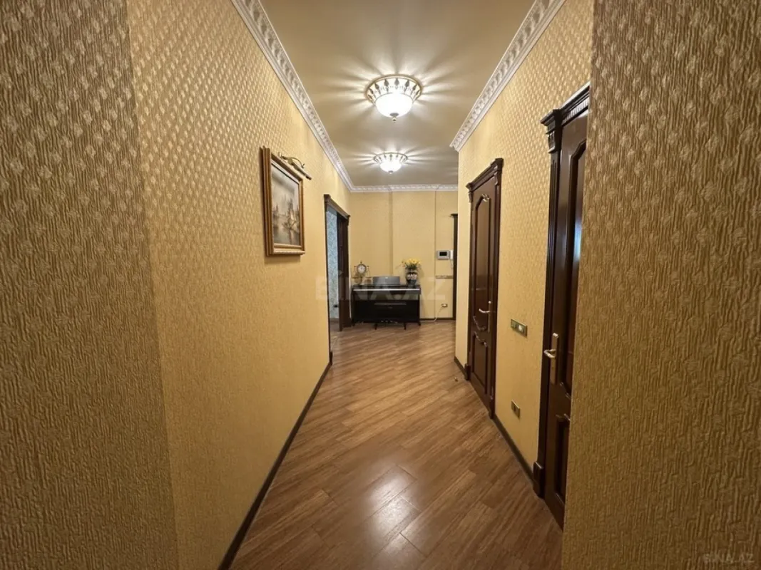 Satılır 3 otaqlı mənzil 128 m²