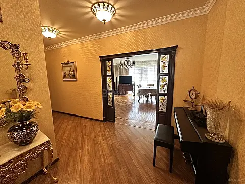 Satılır 3 otaqlı mənzil 128 m²