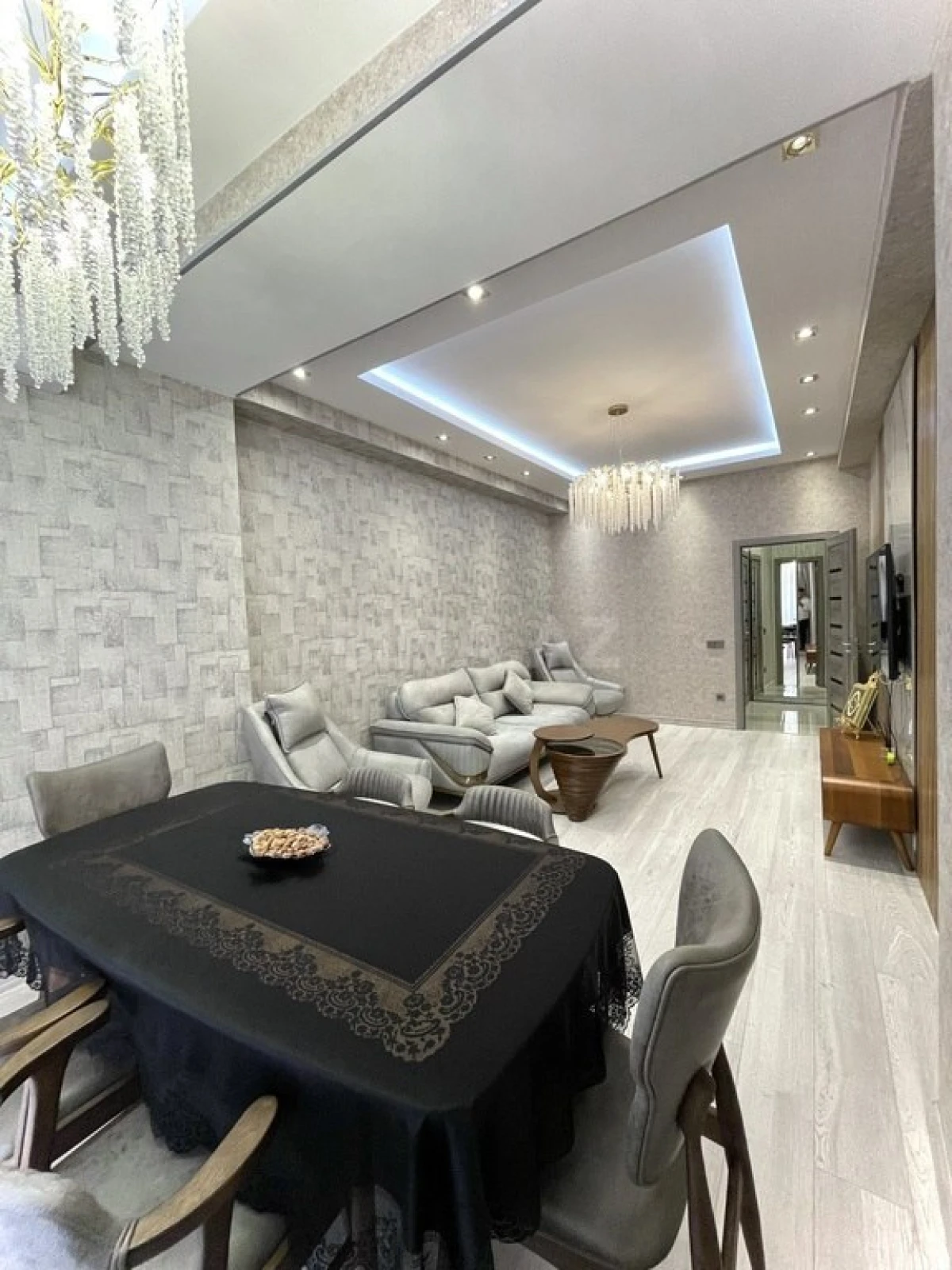 Satılır 3 otaqlı mənzil 101 m²
