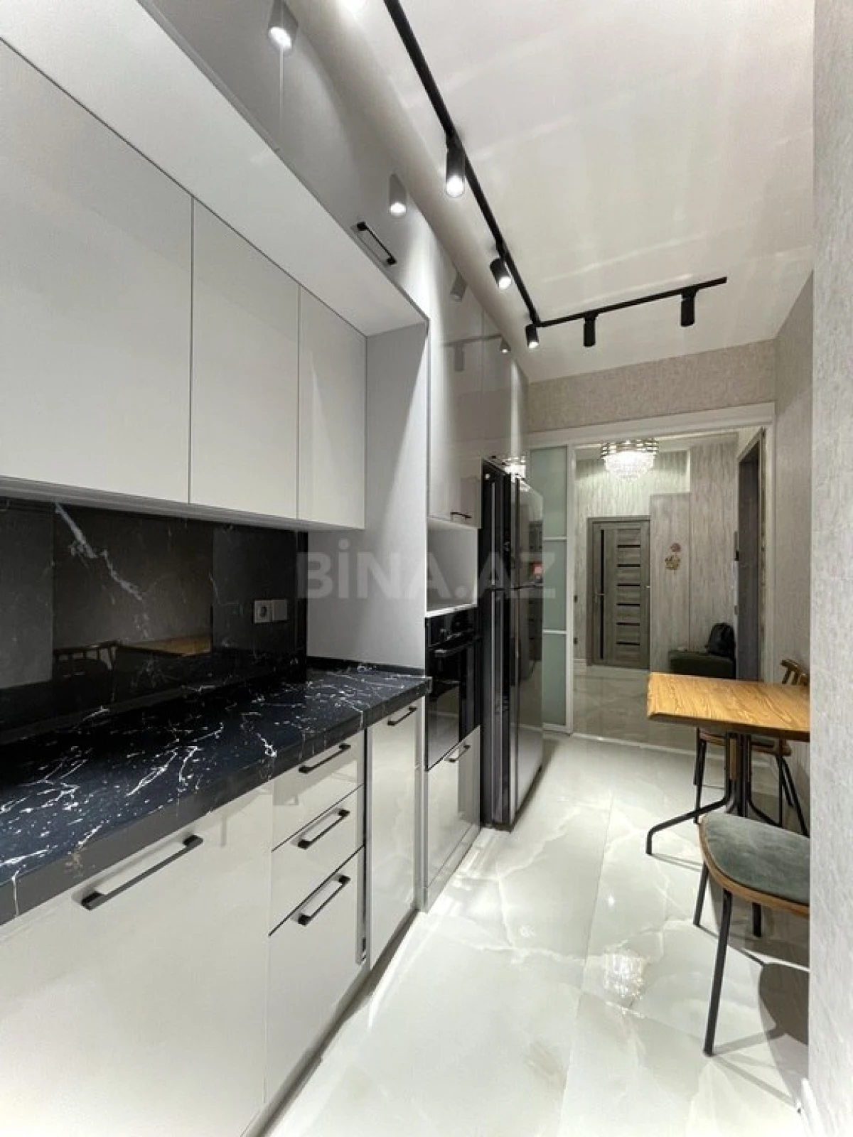 Satılır 3 otaqlı mənzil 101 m²