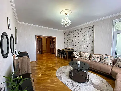 Satılır 2 otaqlı mənzil 84 m²