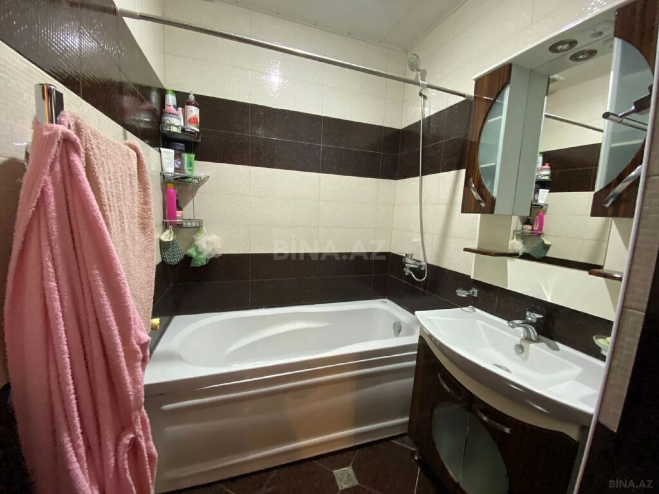 Satılır 2 otaqlı mənzil 84 m²