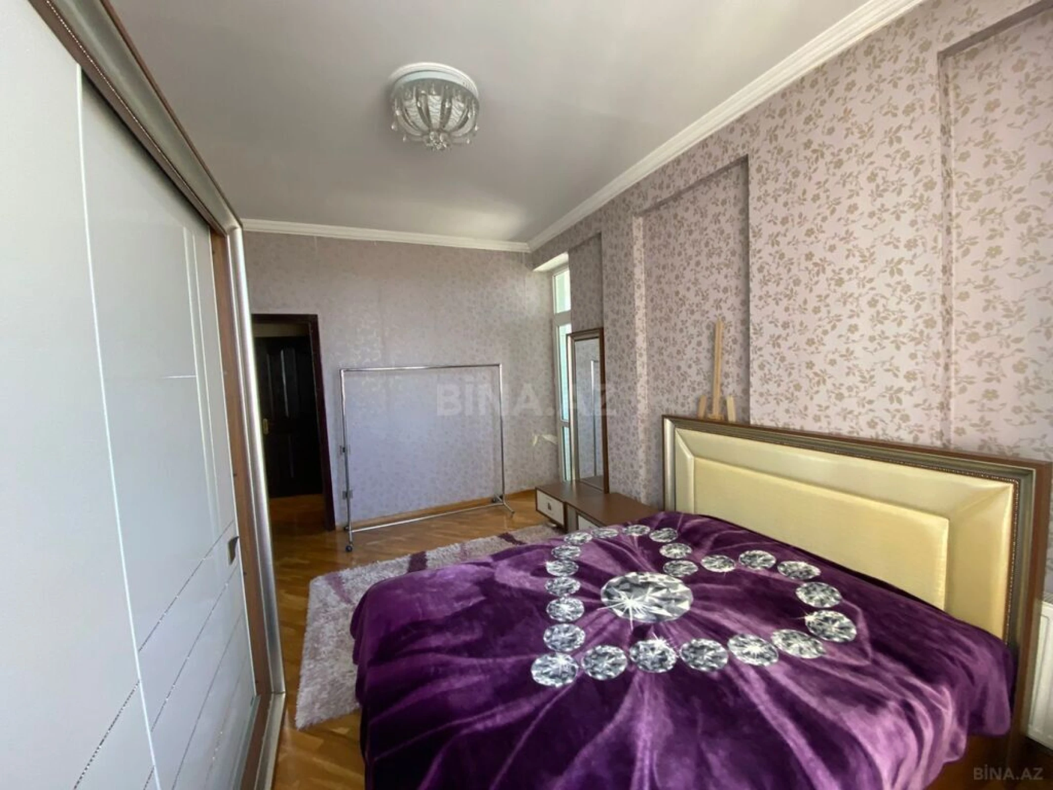 Satılır 2 otaqlı mənzil 84 m²