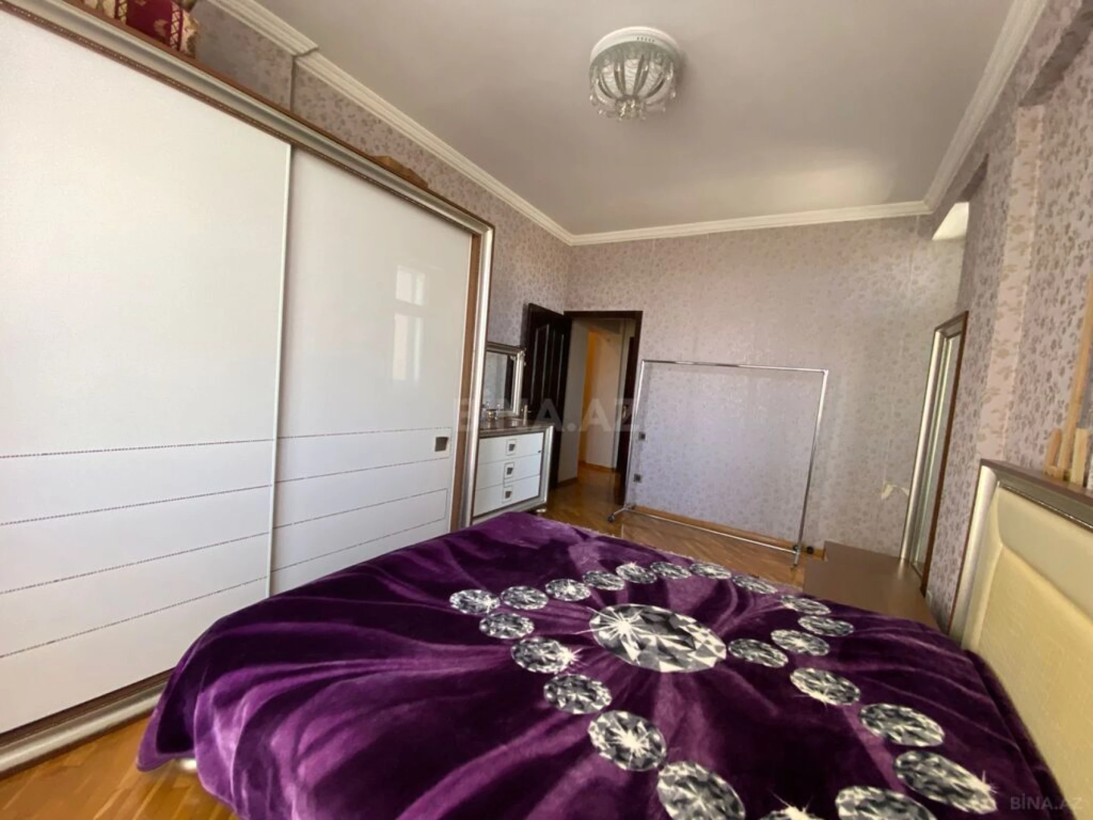 Satılır 2 otaqlı mənzil 84 m²